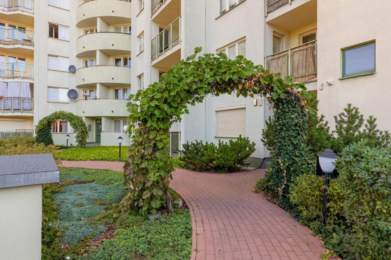 Metro Wilanowska Apartment With Parking By Noclegi Renters Warszawa Zewnętrze zdjęcie